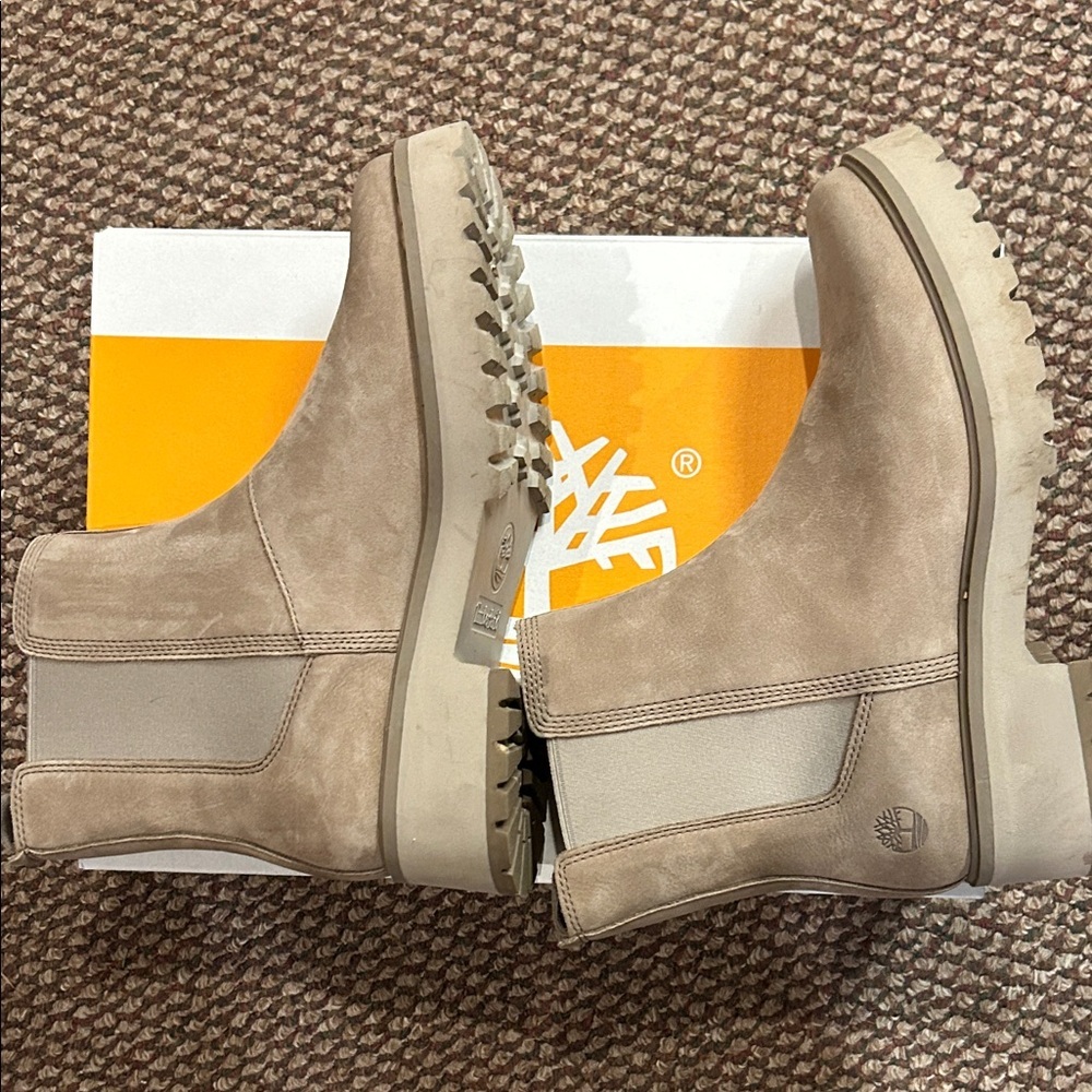Timberland Women's Tan Ankle Boots - Picture 4 of 6